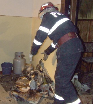 O locuinţă din Km 5, distrusă de un incendiu izbucnit la o butelie cu gaz